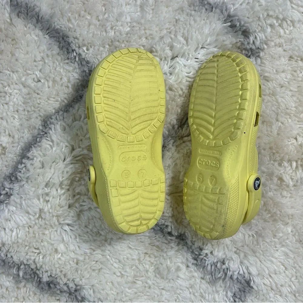 CROCS Kids Yellow Water Shoes - Picture 3 of 7